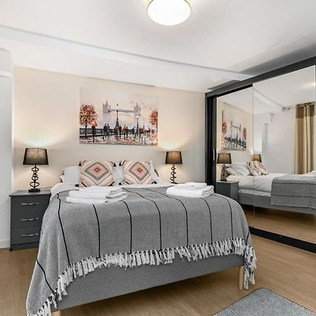 Modern 1 Bedroom Apartment In Woking Town Centre المظهر الخارجي الصورة