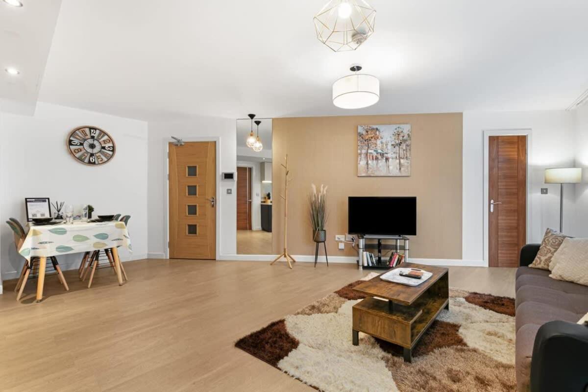 Modern 1 Bedroom Apartment In Woking Town Centre المظهر الخارجي الصورة