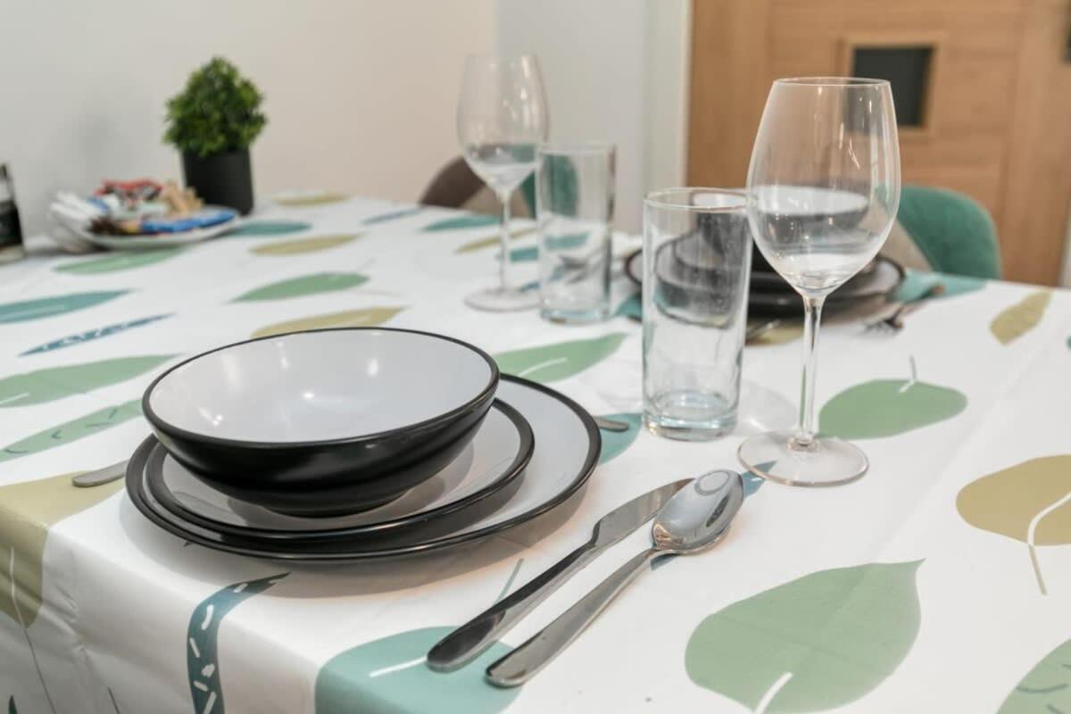 Modern 1 Bedroom Apartment In Woking Town Centre المظهر الخارجي الصورة