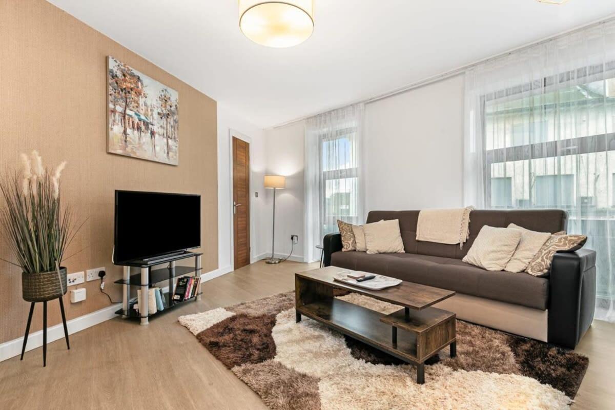 Modern 1 Bedroom Apartment In Woking Town Centre المظهر الخارجي الصورة