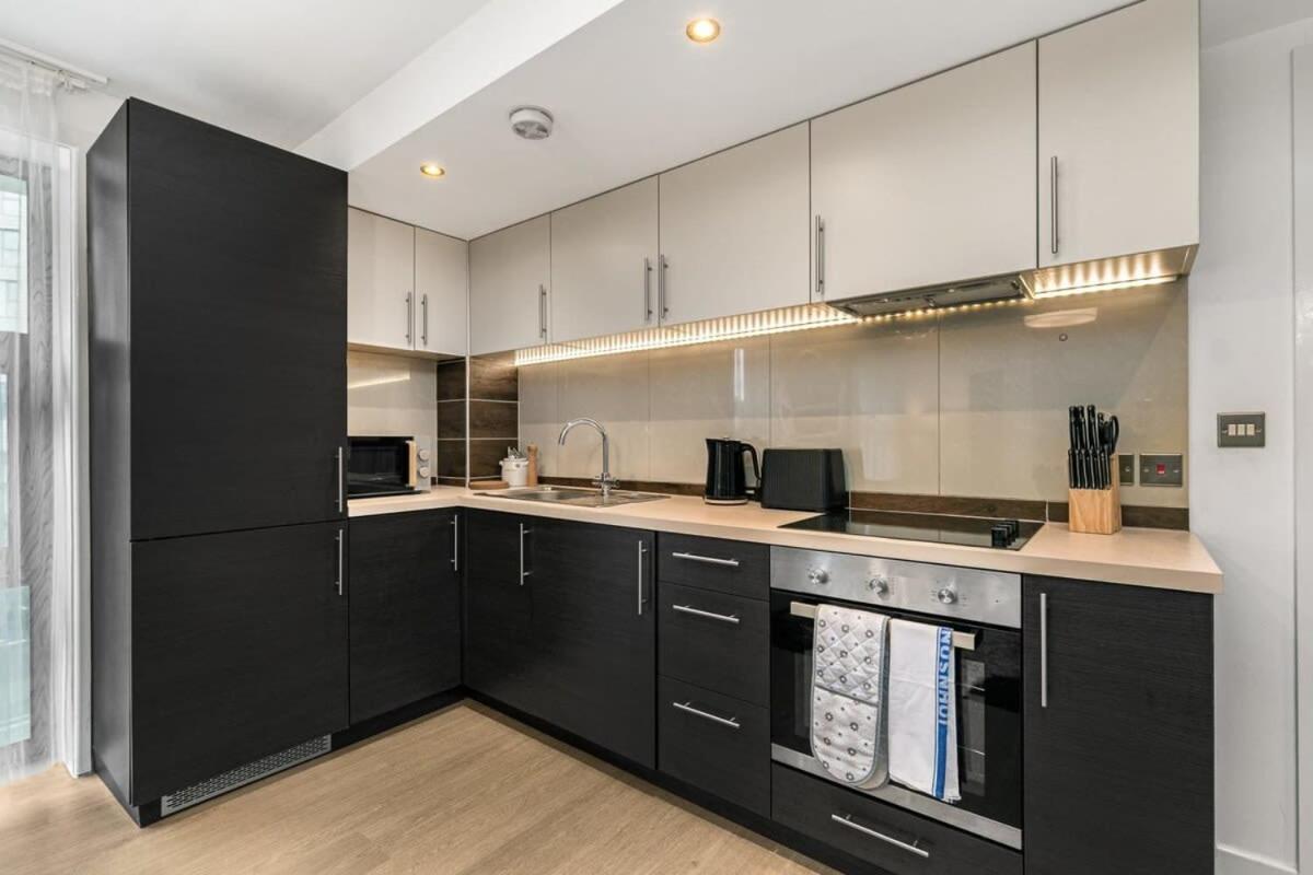 Modern 1 Bedroom Apartment In Woking Town Centre المظهر الخارجي الصورة