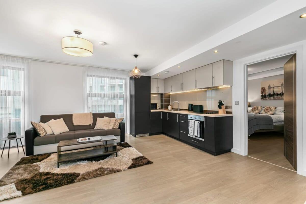 Modern 1 Bedroom Apartment In Woking Town Centre المظهر الخارجي الصورة
